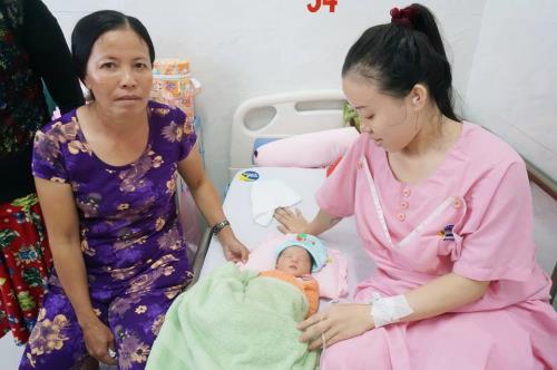 Bỏ thủ tục hành chính, cứu sống thai phụ và thai nhi đang nguy kịch ảnh 1